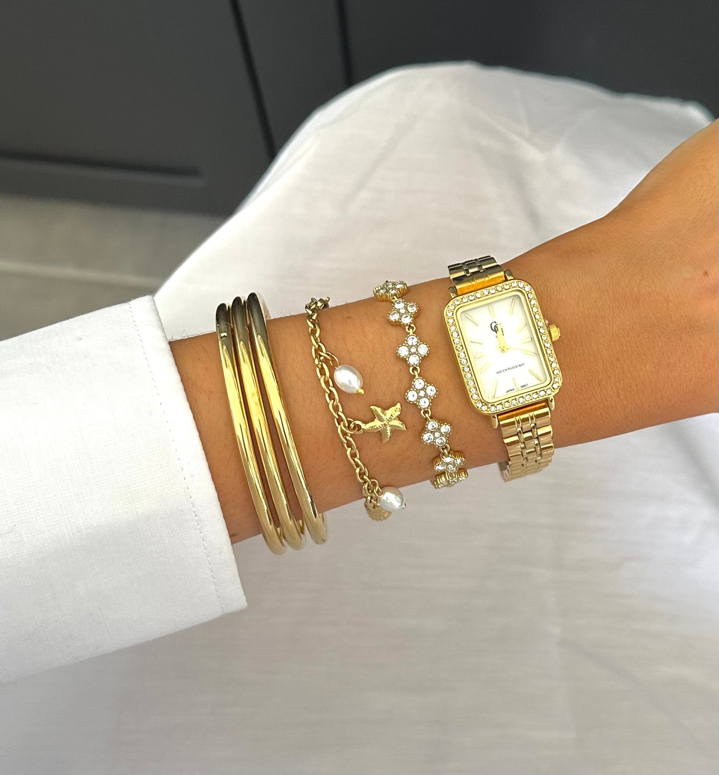 Gold sapphire bracelet