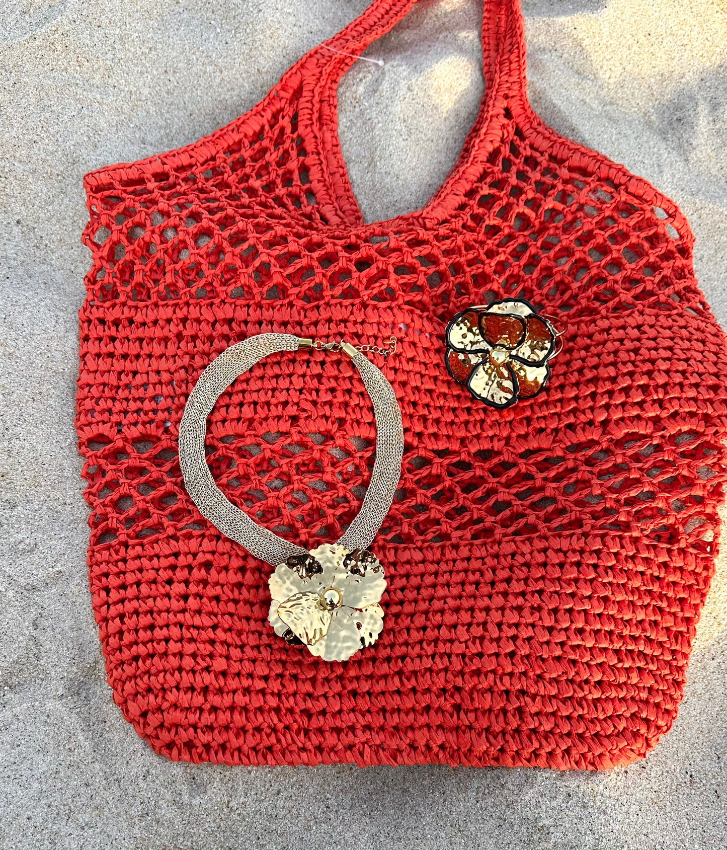 COLLIER FLORA