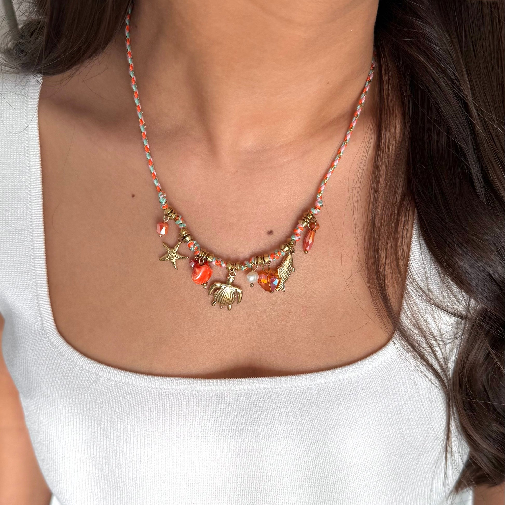 Collier orange breloque tortue 